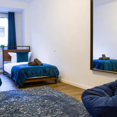 Modern, Gross, Direkt Im Zentrum *